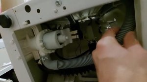 уходит вода из стиральной машинки