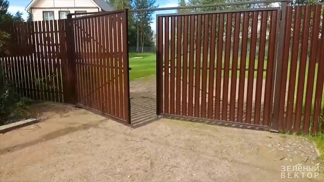 Большой пруд на участке, газон, садовые дорожки, комплекс работ
