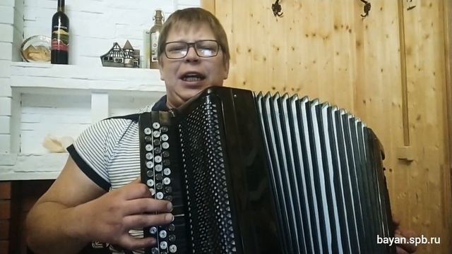 Баянист дома на диване. Песня в поддержку народа)