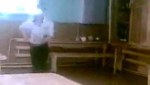 Карлик танцует