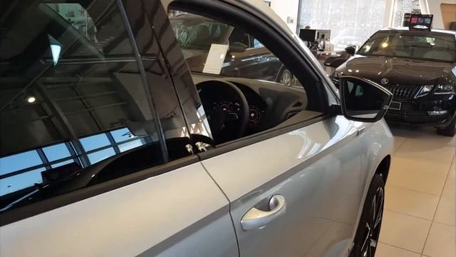 New SKODA Karoq SportLine in Brilliant Silver смотреть онлайн