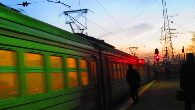 Закат. Электропоезд ЭР2Т-7214 отправление станция Нара(Наро-Фоминск)13.03.2015 смотреть онлайн