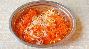 Диетические щи с сельдереем и свежей капустой