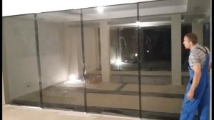 Раздвижная стеклянная перегородка