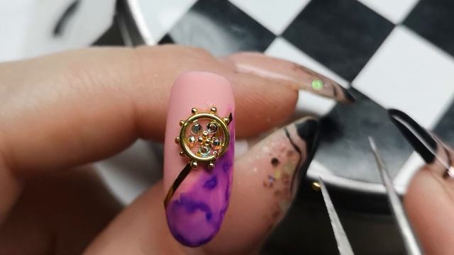 Акварельные дизайны ногтей с каплями. Ювелирный маникюр со стразами, золотыми лентами на гель лаке смотреть онлайн