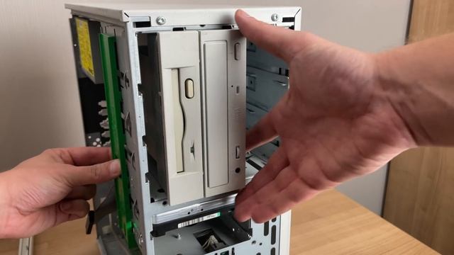 Compaq DeskPro Identity Crisis смотреть онлайн