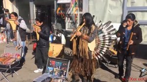 Street Musicians "Indians" . Уличные музыканты  "индейцев". 街头音乐家“印第安人”