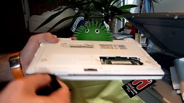 Samsung N150 RAM Upgrade and taking apart