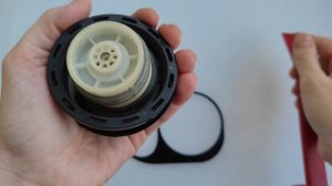 Установка поводка на крышку бензобака Subaru.