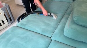 Как мы чистили диван с пятнами, процесс химчистки за 2 минуты