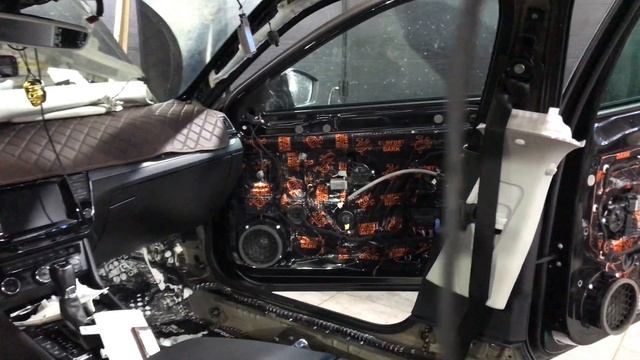 Skoda Superb обзор заводской шумозащиты и установка премиальных шумоизоляционных материалов смотреть онлайн