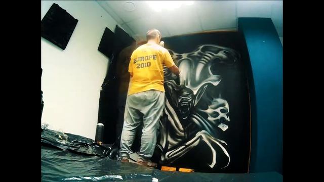 Граффити в офисе "Чужой"/graffiti alien смотреть онлайн
