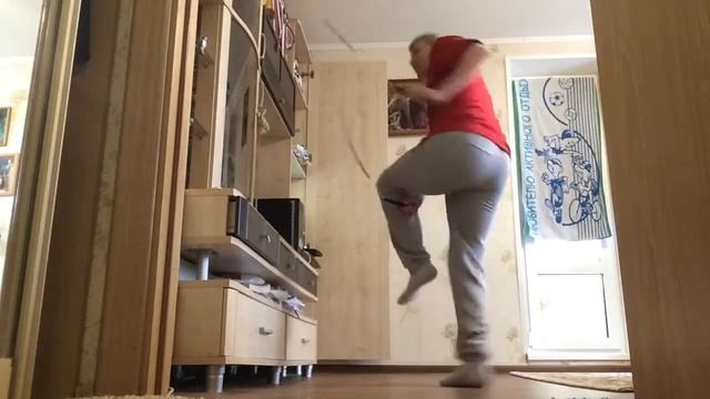 Скакалка для тех, кто умеет прыгать, но готов учиться дальше.