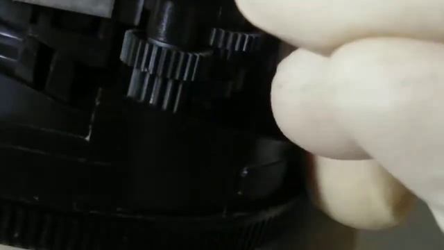 заклинило Canon 50mm f1.8 на тушке. восстановление объектива смотреть онлайн