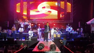 TEAM AUDIO ACOUSTIC RCF HDL20 Y CONSOLA SQ6 ALLEN&HEATH