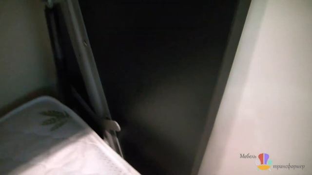 Механизм горизонтальной откидной кровати с фиксатором в разложенном положении