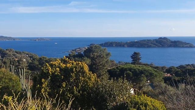 Superbe vue pour cette propriété à vendre à Giens смотреть онлайн