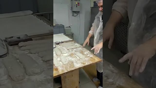 Разделка и формовка хлеба из теста 48 часового брожения. Часть 1.