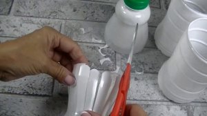 Ромашка из пластиковых бутылок   Цветы из пластиковых бутылок для сада   Цветы из горлышек .