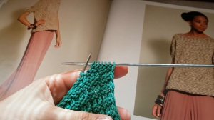 Вяжем фоновый узор для жакета с рукавом "летучая мышь" 🦅 knitting pattern.