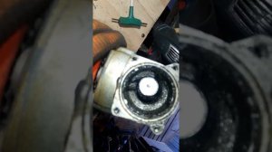 Сколько смазки положить в бочковой перфоратор?