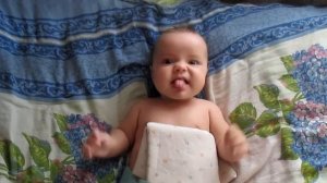 Реакция младенца на гангамстайл