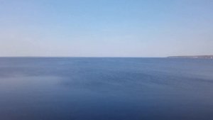Горьковское водохранилище и самолет под мостом.
