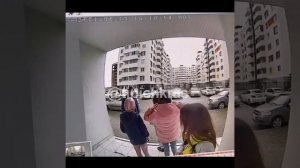 МУЖЧИНА ПРИСТАВАЛ К ДЕВОЧКАМ В ПОДЪЕЗДЕ - Типичный Краснодар