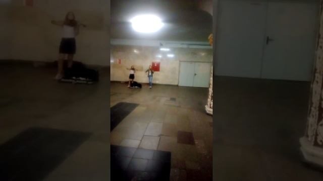 Девушки прекрасно играют на скрипке! смотреть онлайн