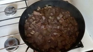 Свиная печень в сметане