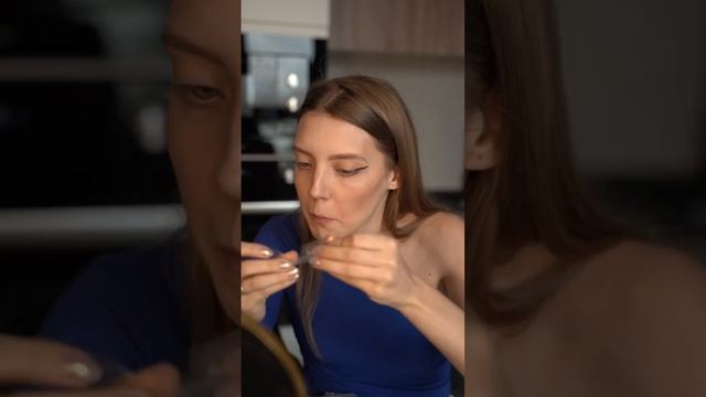 КАК НАРИСОВАТЬ СТРЕЛКИ  #макияж #стрелки #тренды #бьютисоветы