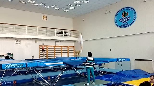 Мирослав Демидович, 10 лет, Минск, прыжки на батутах, программа КМС смотреть онлайн