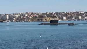 выход подводной лодки с бухты Севастополя