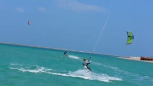 Kite surfing amwaj