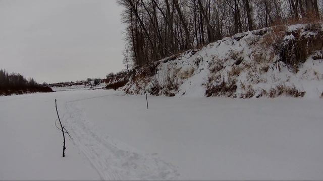 зимняя рыбалка на Урале, новое место на течении. смотреть онлайн