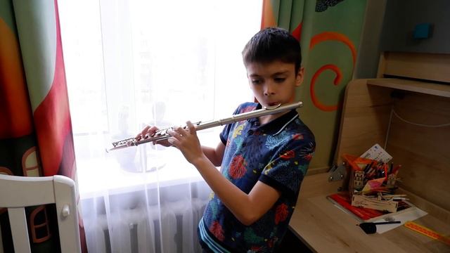 Игра на флейте Владимира Гузеева (Бурре на Английской сюиты №1, И.С. БАХ) смотреть онлайн