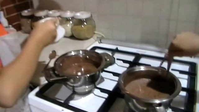 Горячий шоколад! У кого вкусней? Что победит? Молоко или сливки?! смотреть онлайн