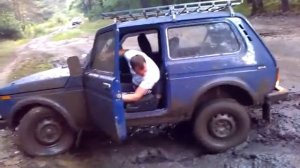 нива в грязи или свинья грязь везде найдет)))