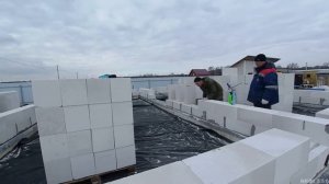 Кладка второго ряда блоков