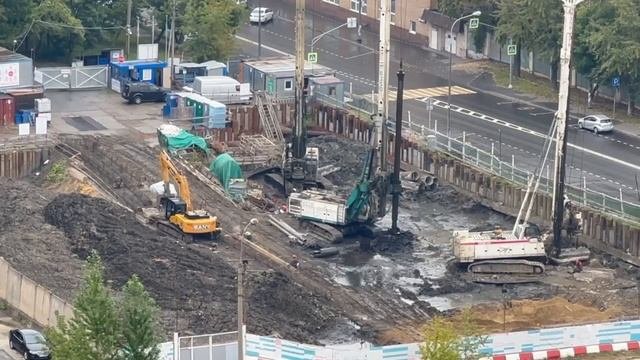 ул.Гаражная строительство дома по реновации затянулось на 3 года во время стройки обнаружилась речк