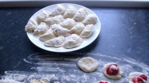Вареники с клубникой на кефире