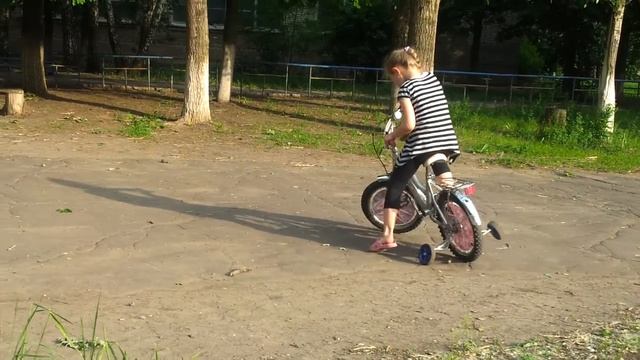 Как научить ребёнка кататься на велосипеде Часть-2
