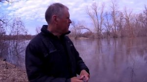 Обстановка на речке . видео из архива.