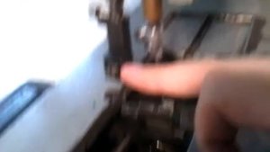 Промышленная швейная машина ПМЗ 862 класс. Снимаем челнок, пластину, роликовую лапку.