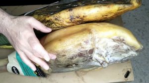 С какой стороны нужно начинать резать хамон