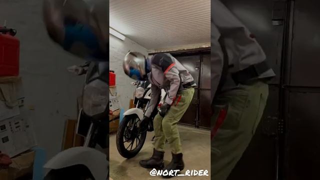 Вечер с мотоциклом на ремонте смотреть онлайн