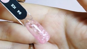 Распаковка маникюрных материалов.