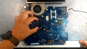 Ремонт ноутбука SAMSUNG R530, конденсатор NEC и микротрещина в текстолите.