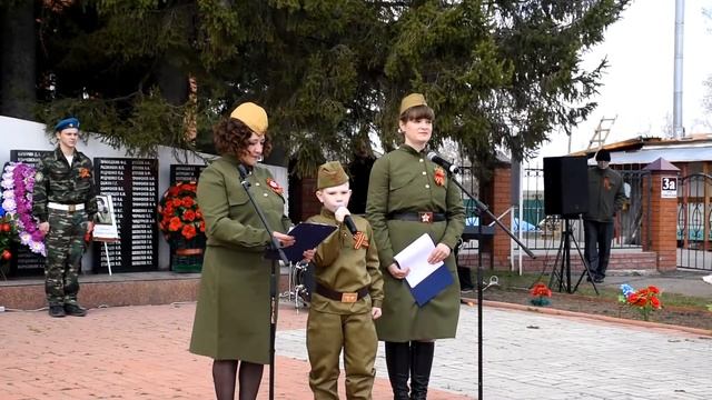 Торжественное возложение цветов к памятнику с.Богашево смотреть онлайн