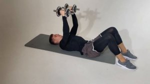 Приведение плеча лёжа с гантелями - техника выполнения